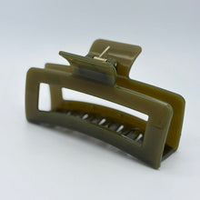 Load image into Gallery viewer, Clutch
